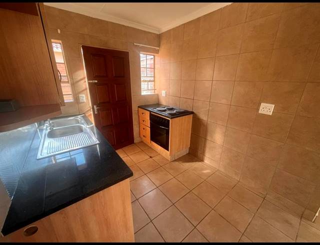 3 BEDROOM HOUSE FOR SALE IN THATCH HILL ESTATE